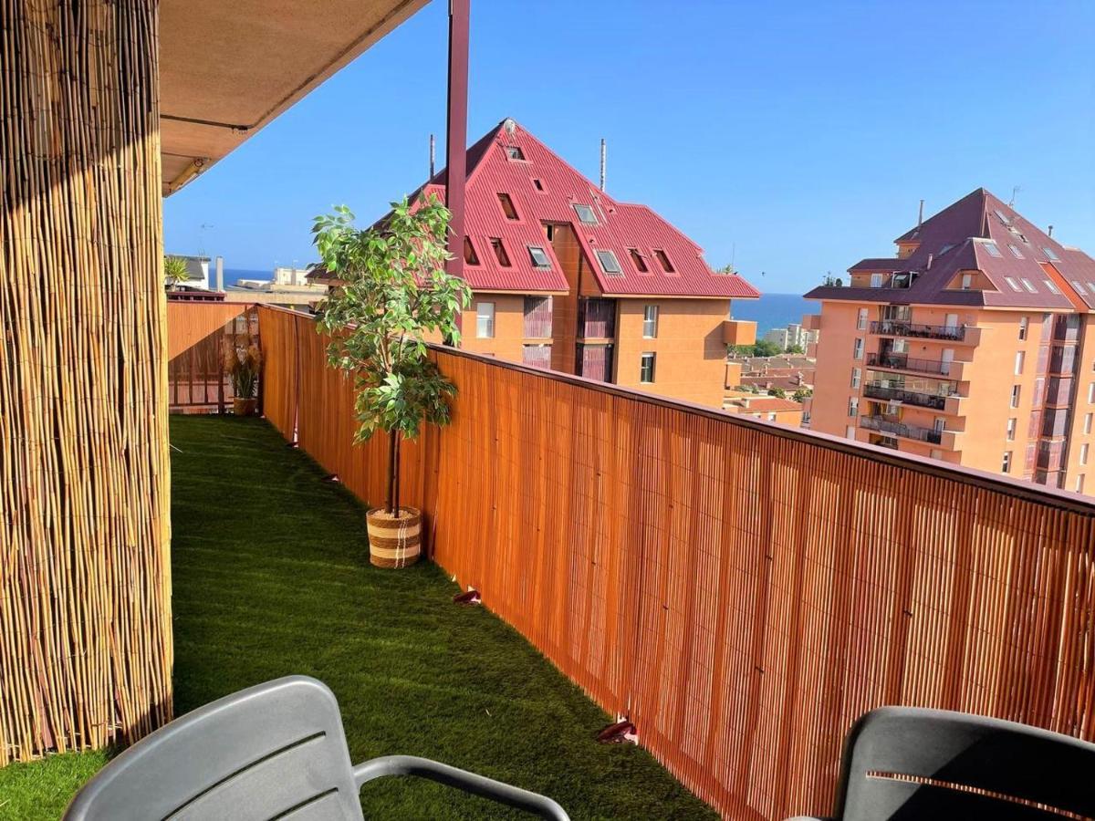 Apartamento Con Piscina Y Gran Terraza Con Vistas - Muy Cerca De La Playa, El Centro Y La Estacion Lägenhet Vilassar De Mar Exteriör bild