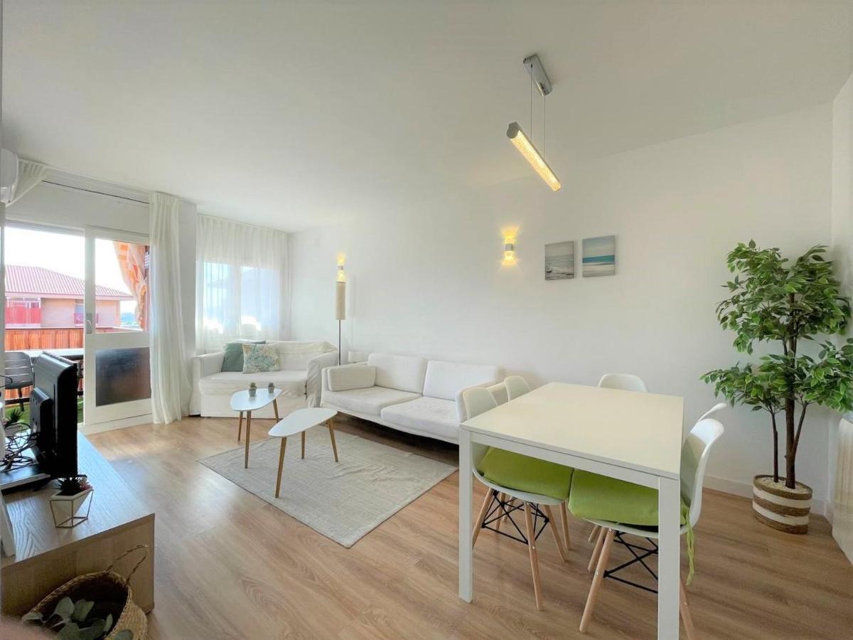 Apartamento Con Piscina Y Gran Terraza Con Vistas - Muy Cerca De La Playa, El Centro Y La Estacion Lägenhet Vilassar De Mar Exteriör bild
