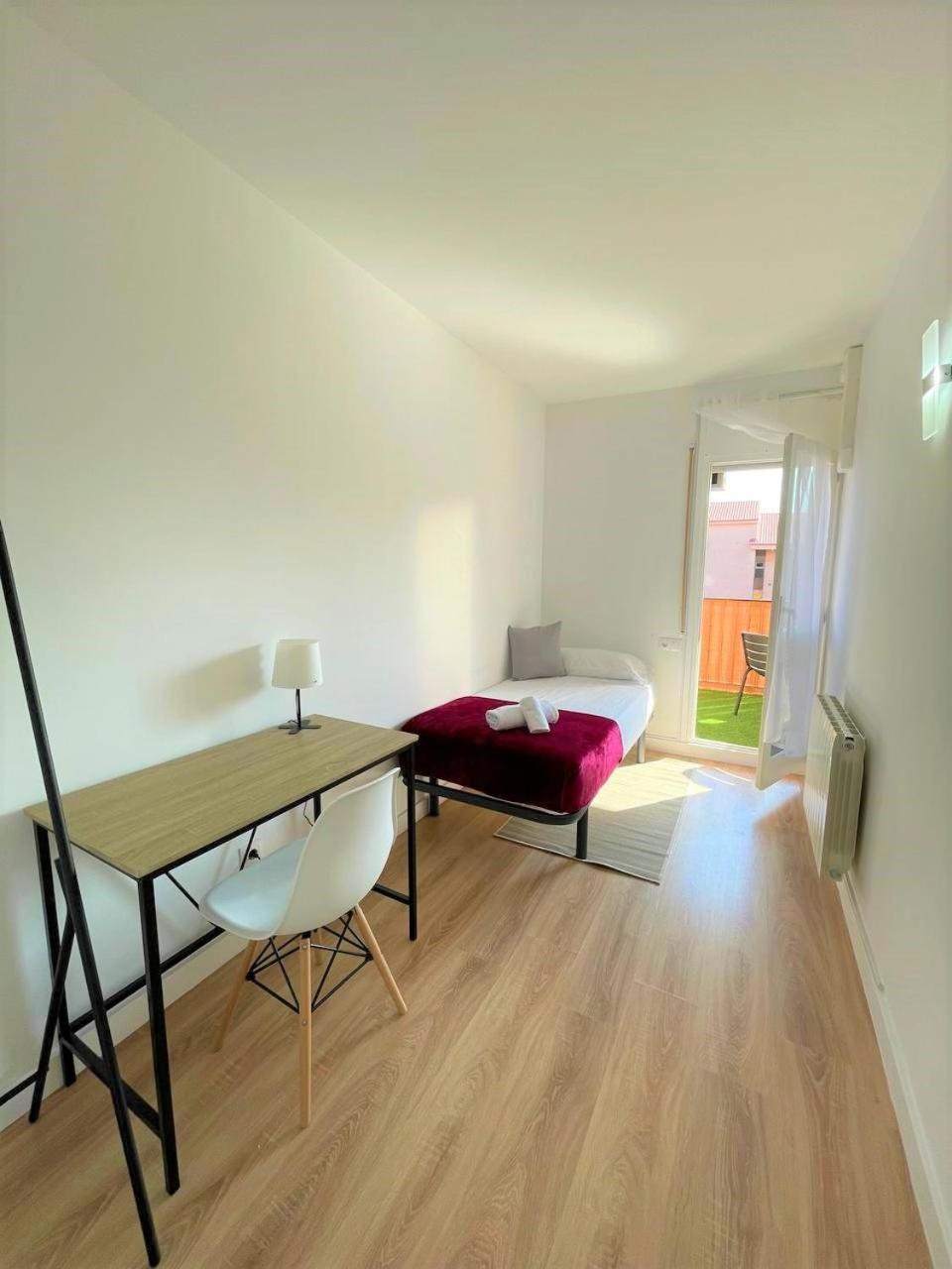 Apartamento Con Piscina Y Gran Terraza Con Vistas - Muy Cerca De La Playa, El Centro Y La Estacion Lägenhet Vilassar De Mar Exteriör bild