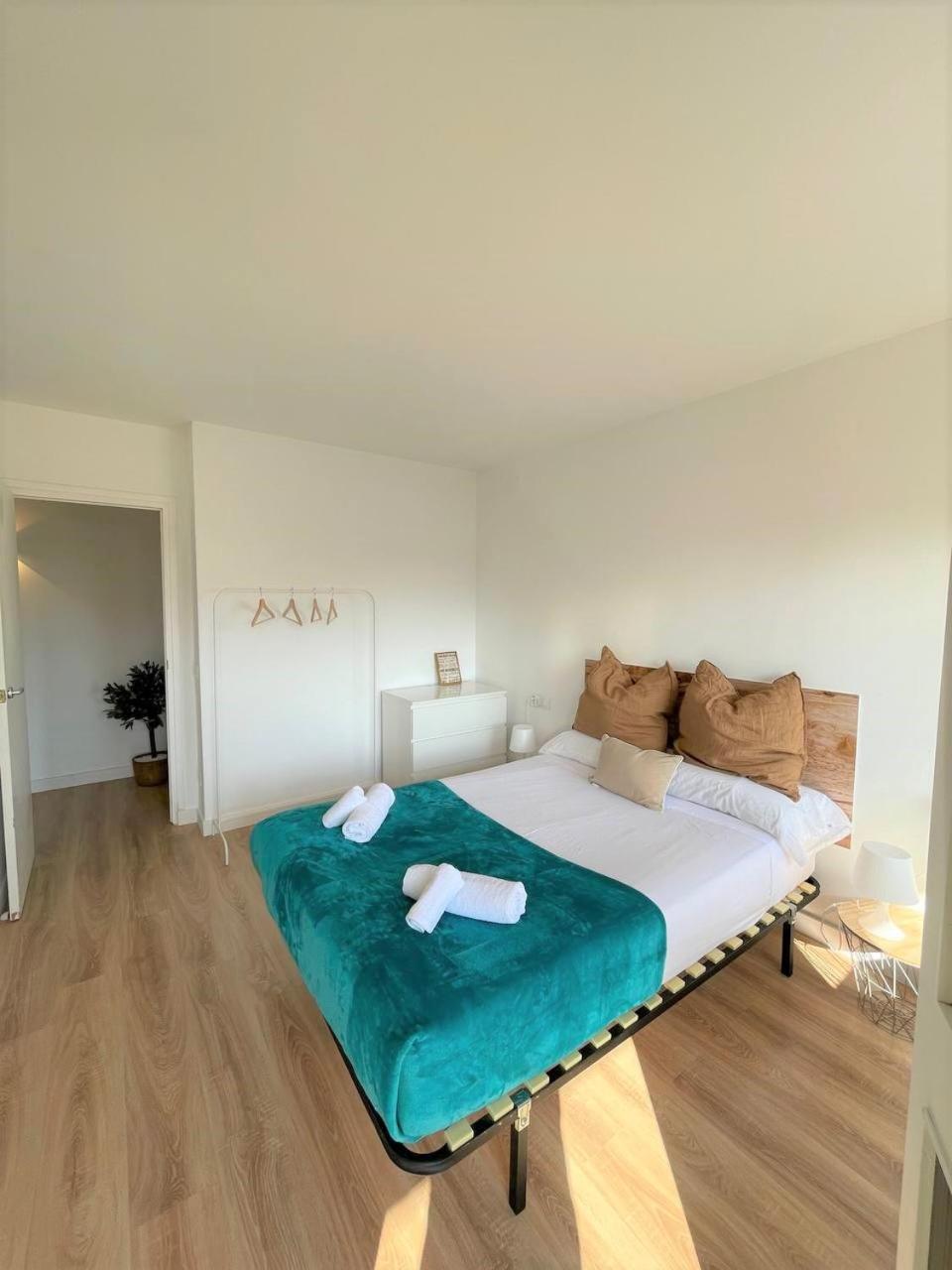 Apartamento Con Piscina Y Gran Terraza Con Vistas - Muy Cerca De La Playa, El Centro Y La Estacion Lägenhet Vilassar De Mar Exteriör bild