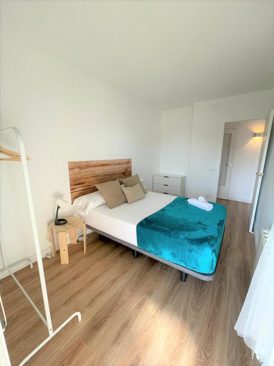 Apartamento Con Piscina Y Gran Terraza Con Vistas - Muy Cerca De La Playa, El Centro Y La Estacion Lägenhet Vilassar De Mar Exteriör bild