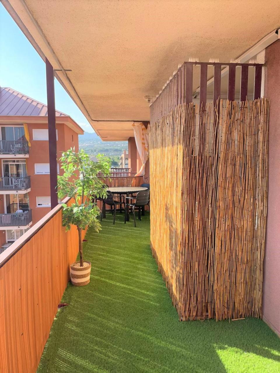 Apartamento Con Piscina Y Gran Terraza Con Vistas - Muy Cerca De La Playa, El Centro Y La Estacion Lägenhet Vilassar De Mar Exteriör bild